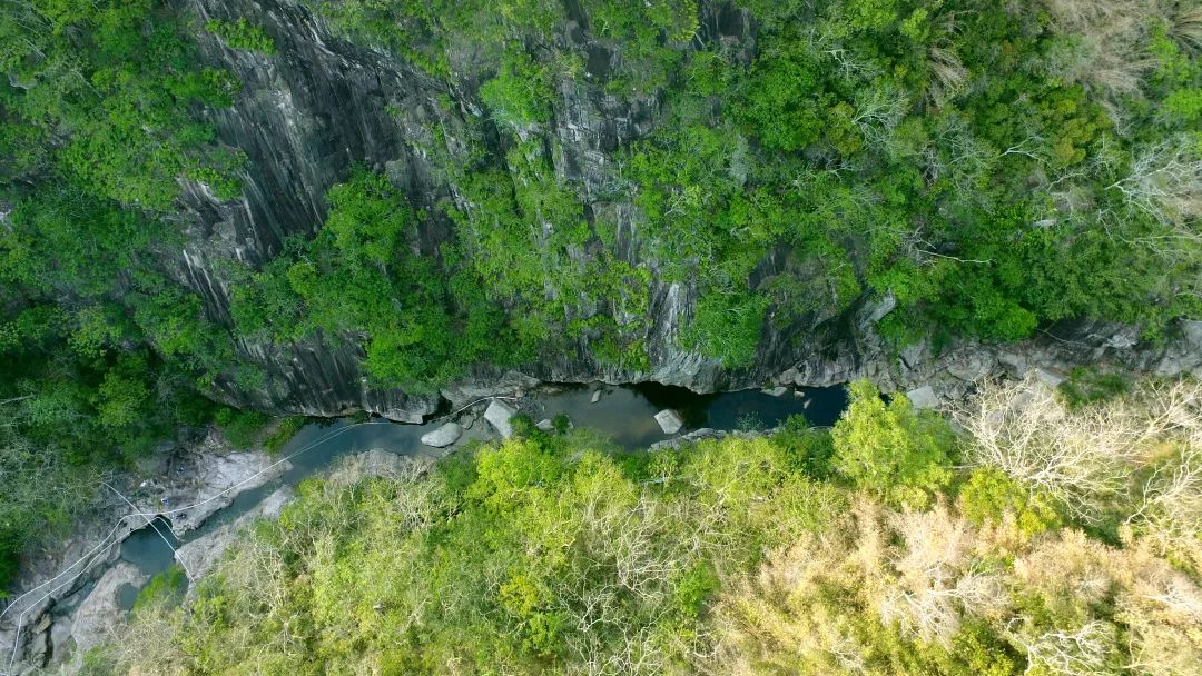 2公里,橫跨吉陽,天涯,崖州三區和育才生態區,串聯起北部山區半嶺水庫