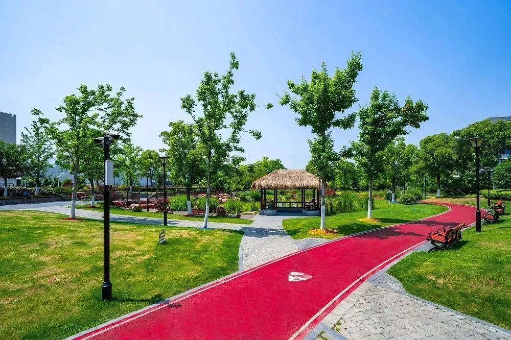 沪太支路走马塘桥附近永和公园健身步道