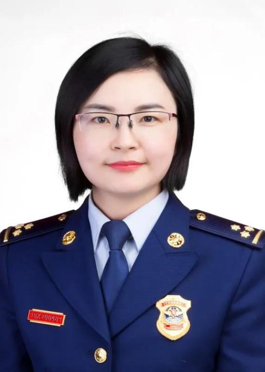 吴菲菲现任扬州市消防救援支队新闻宣传科副科长,从事消防工作11年