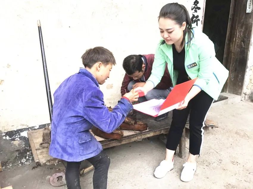 就是安康市平利县妇联执委,沃源美创新农业开发有限公司董事长谭晓梅