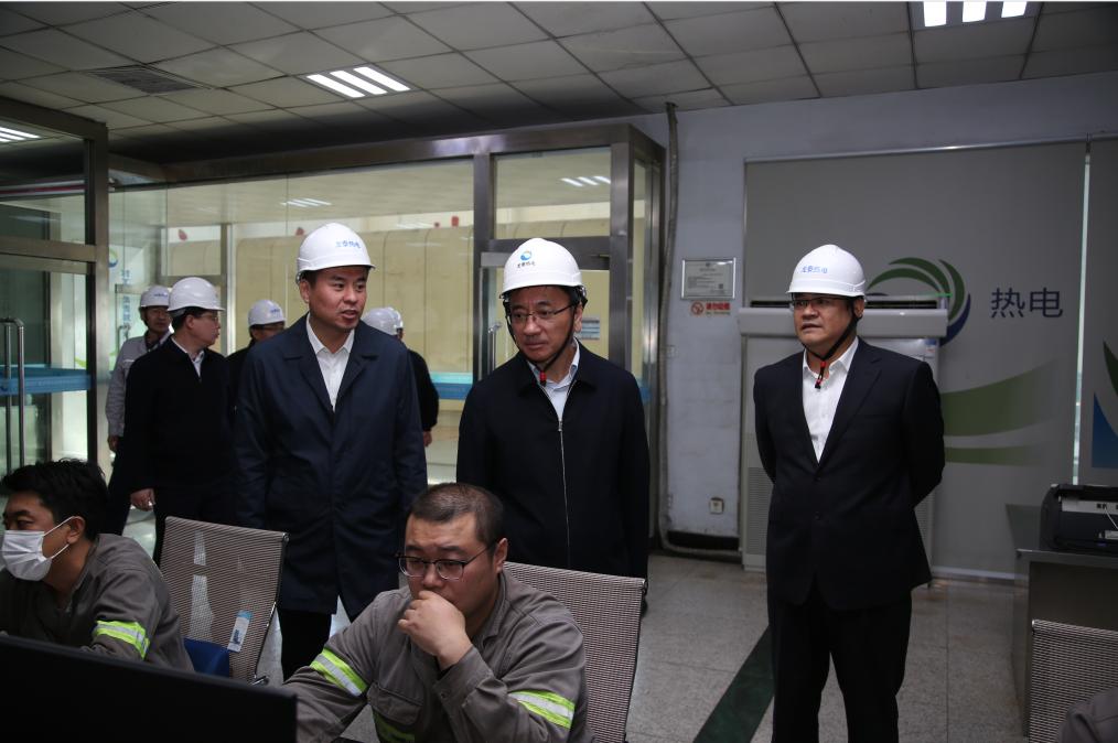 市领导在调研冬季集中供暖时强调 用心用情做好供暖工作 确保群众温暖