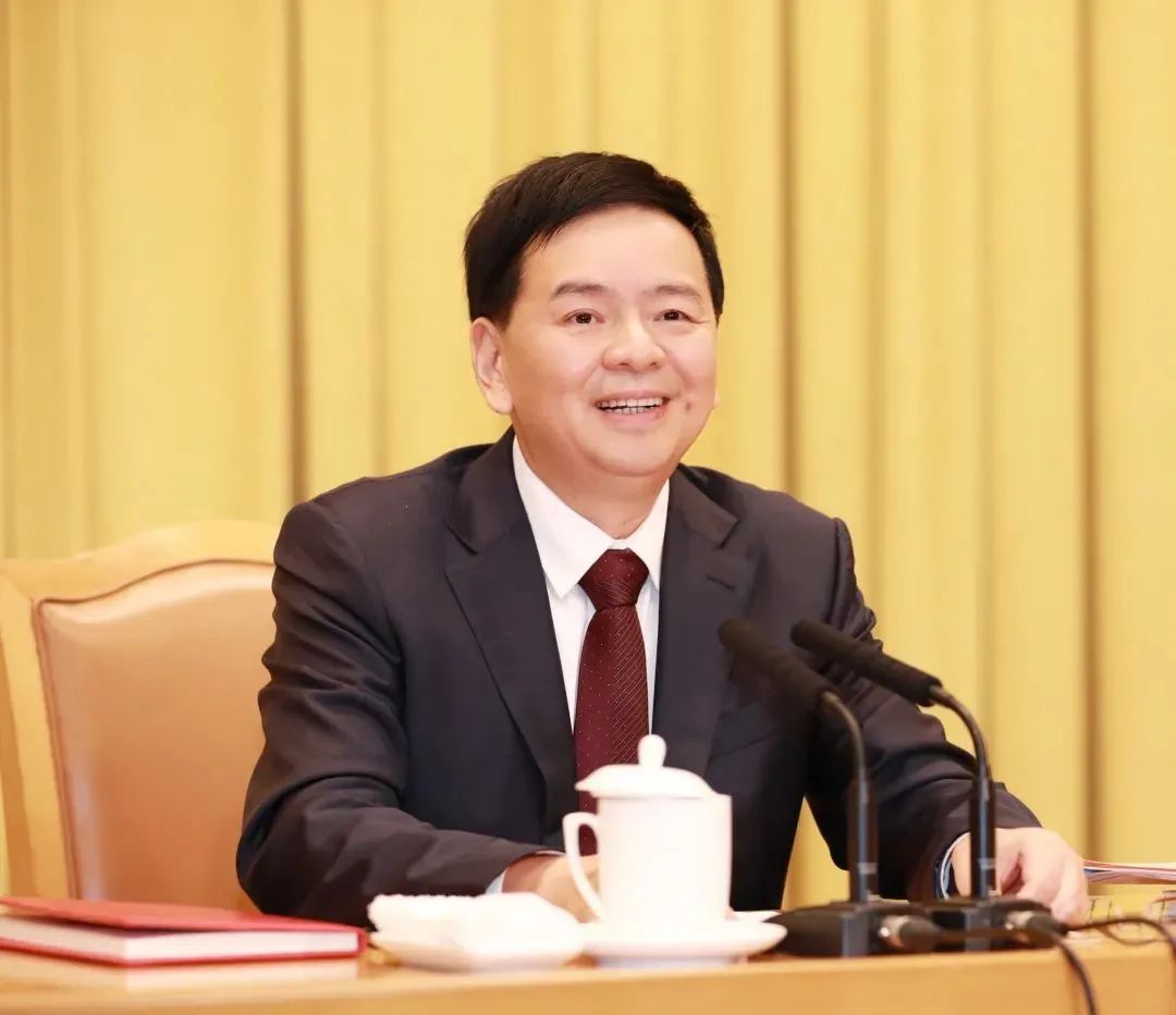 黄建发代表省委向全省广大退休干部表示崇高敬意,向在场的老同志致以