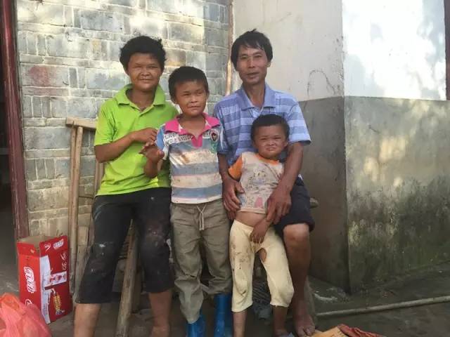 网红小马云被解雇,重回村里:当你的孩子也有机会挣快钱,你会怎么选?