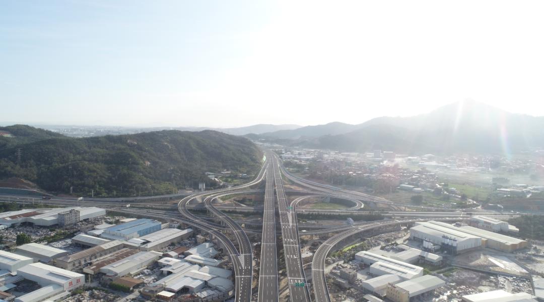 泉州段采用高速公路i级标准建设,于2017年5月开工,是泉州环城高速的