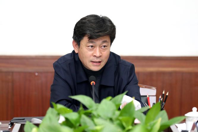 李哲主持召开十三届区委第143次常委会会议