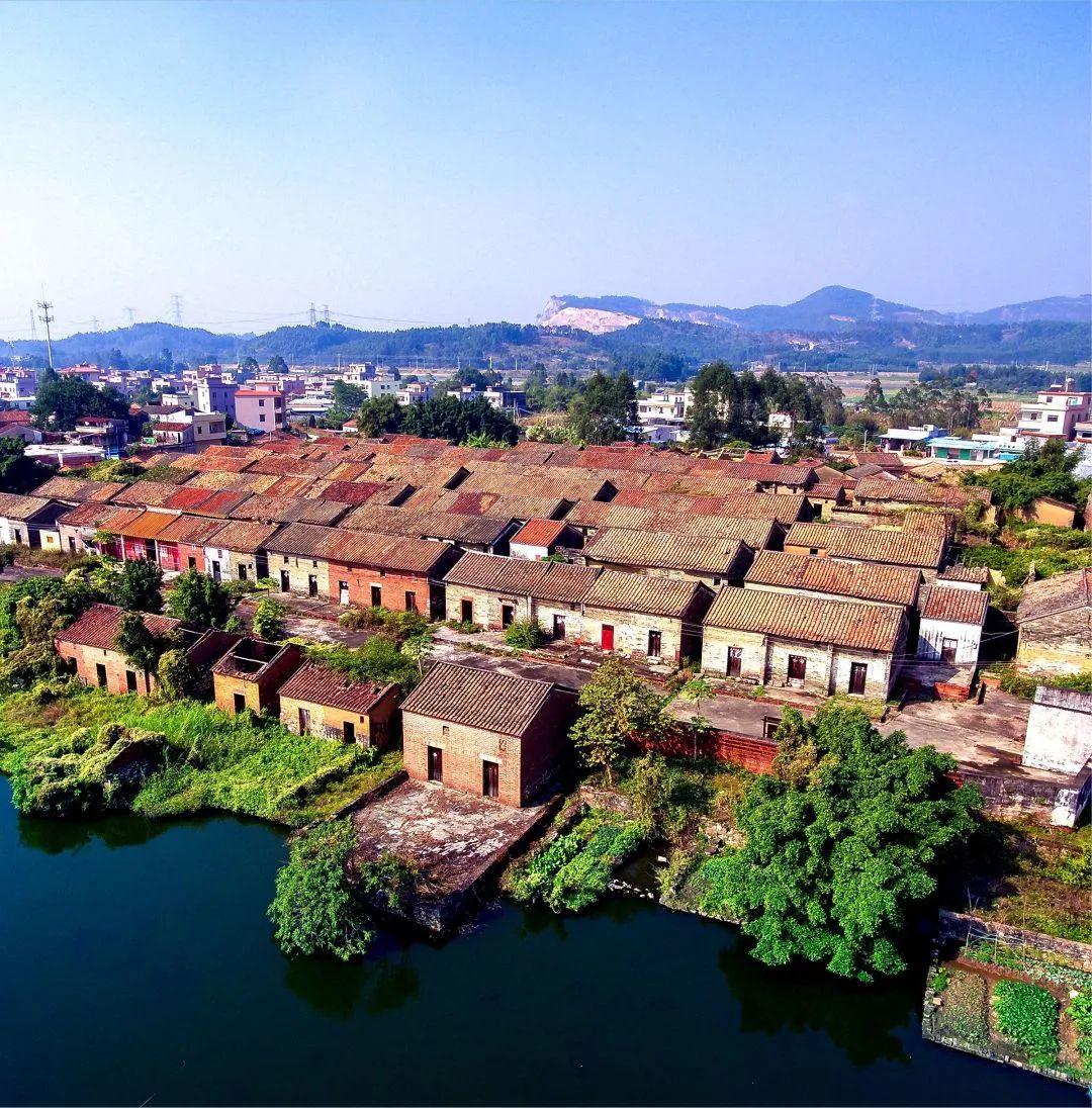 村岗潼湖镇赤或许每个人心中,都藏着一个返璞归真的梦,远离城市的钢筋