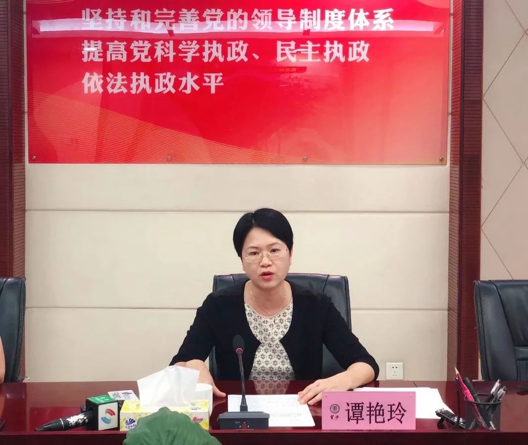 日前,里水镇党委书记谭艳玲在"里水镇城乡融合发展主题采访"专题访谈