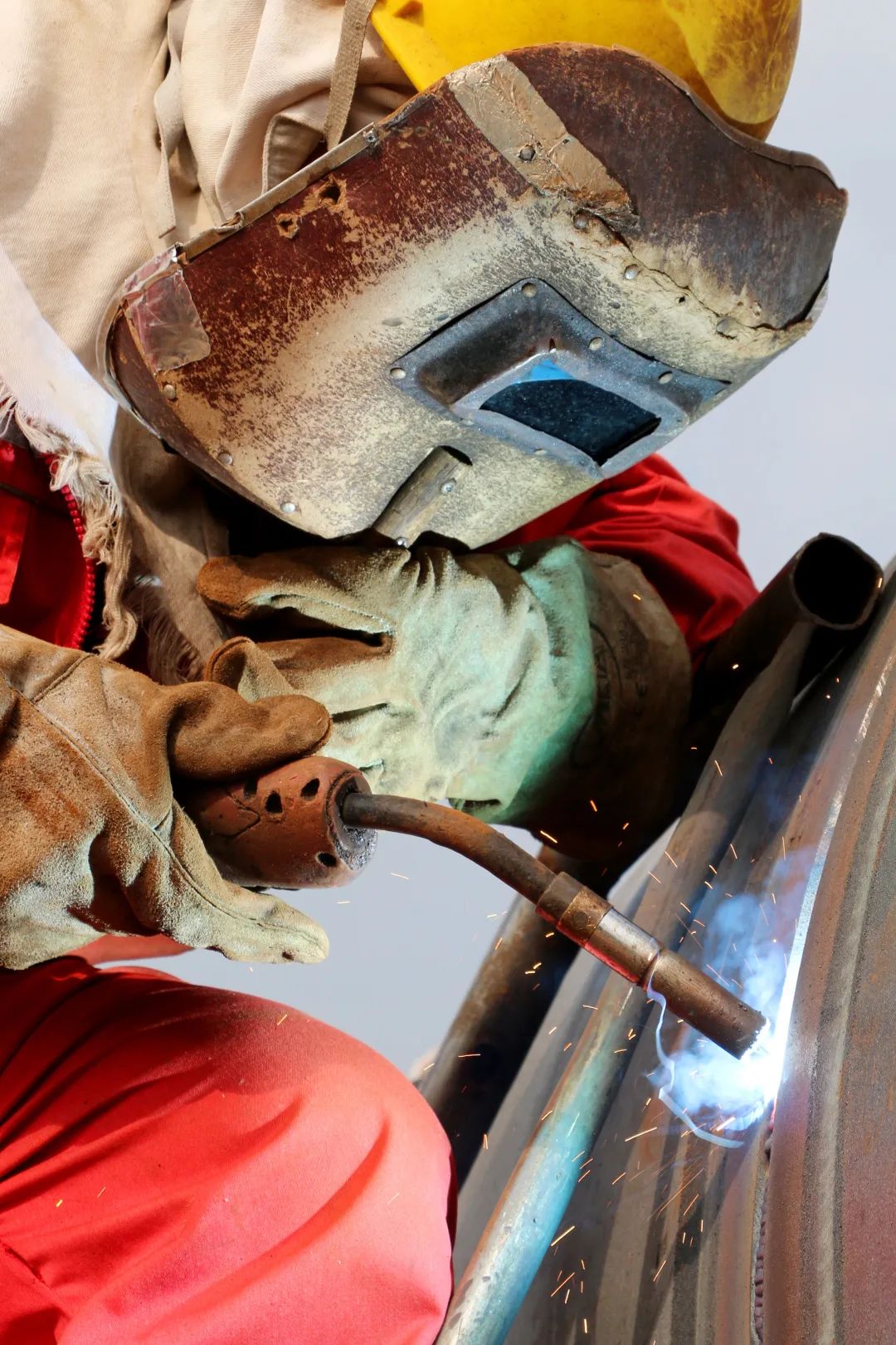 追风作业为焊接管节腾块地