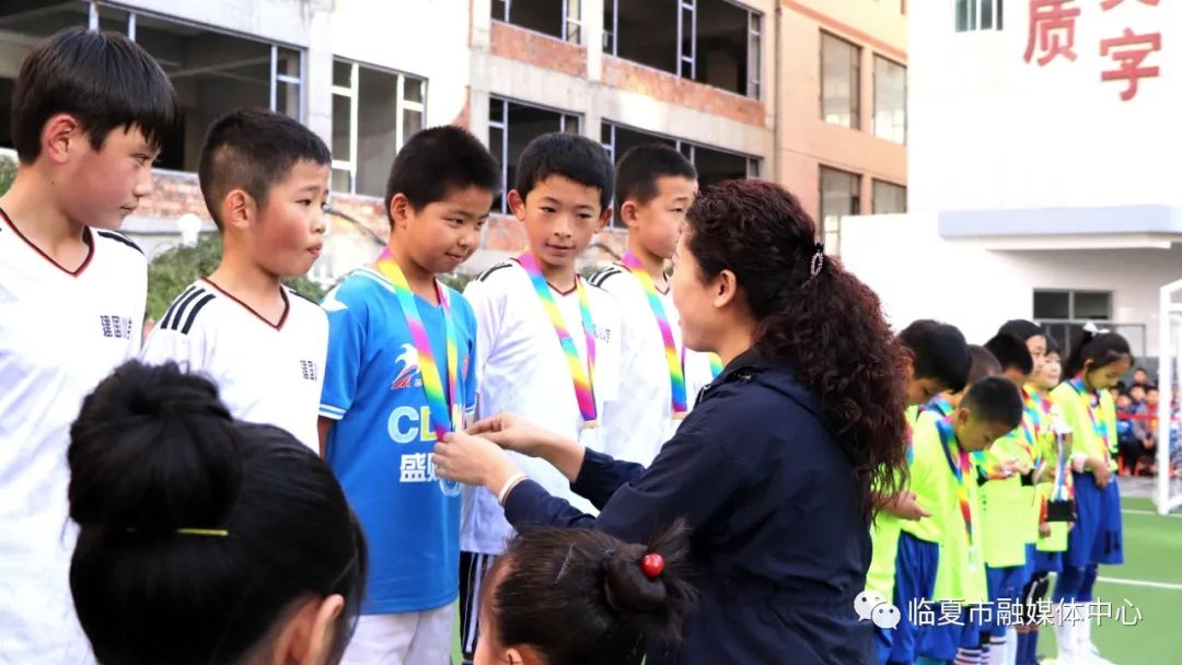 临夏市建国小学举办第二届球类运动会足球联赛