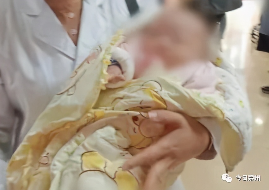 弃婴"小小"出院啦