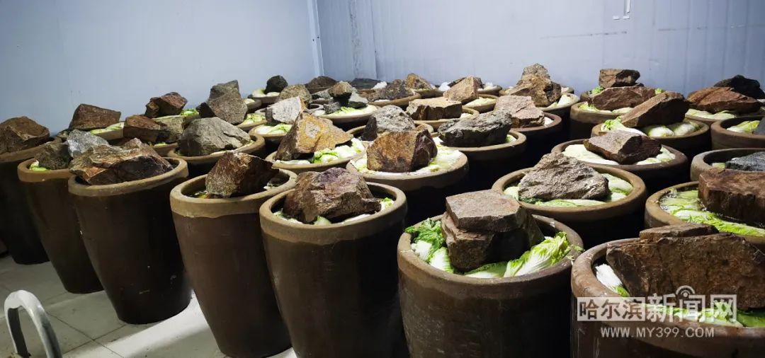 300缸咸菜已卖空,4万斤酸菜又腌上了丨"双11"还没过完,有些冰城卖家
