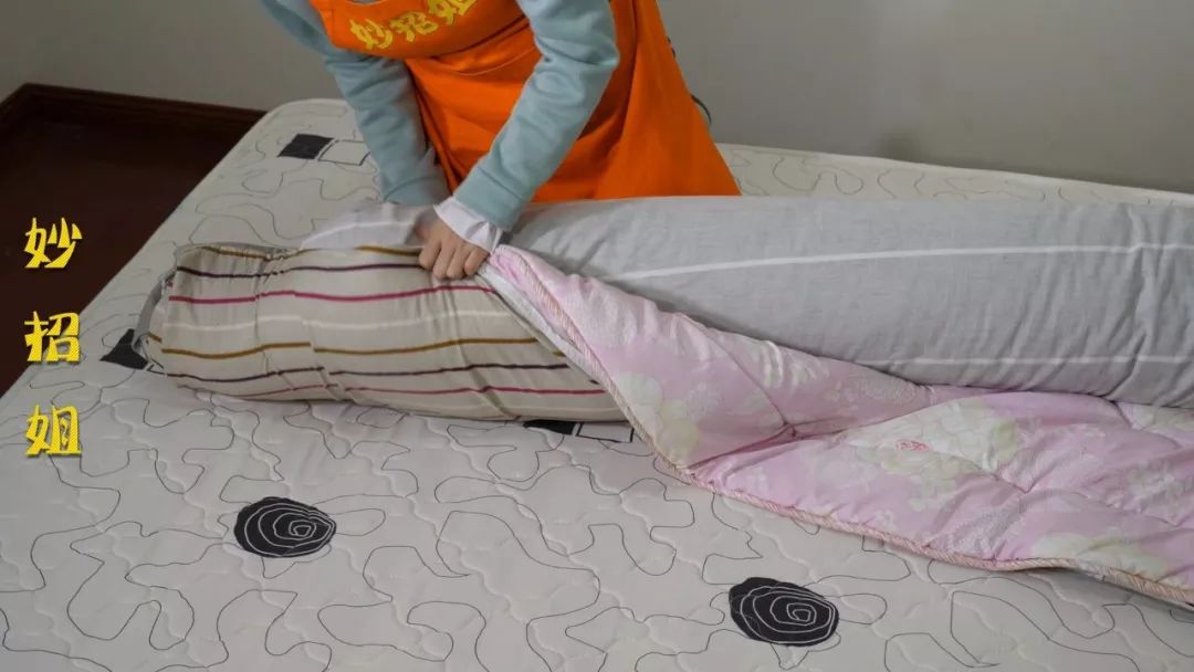 怎样换被罩最快教你一招10多斤厚被子1分钟搞定