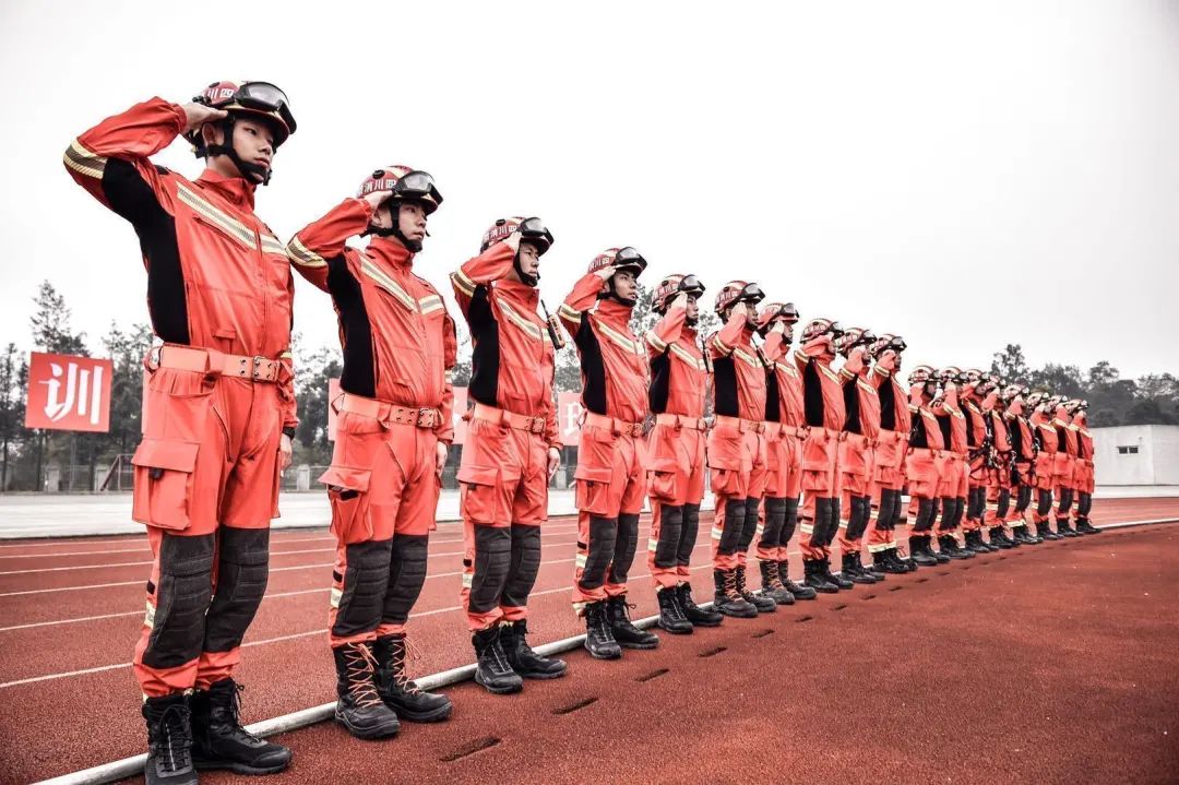 追梦火焰蓝丨成都应急救援队的五张"王牌":走近"飞系"救援队