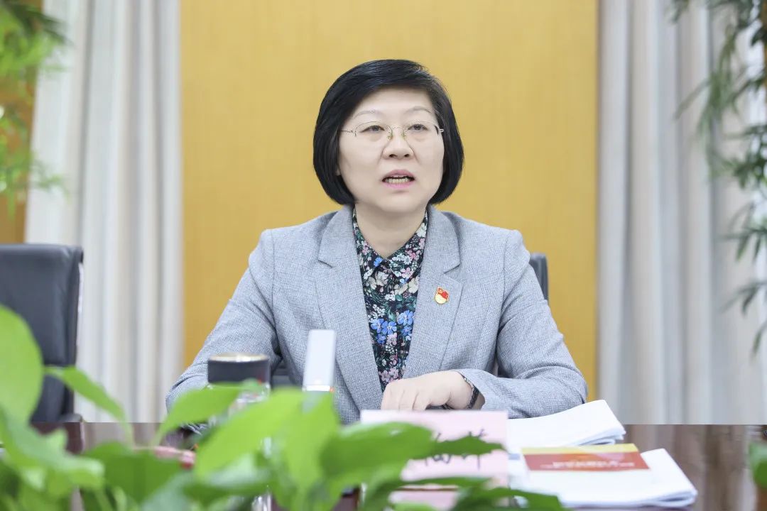 市高法院党组书记,院长杨临萍主持会议并讲话