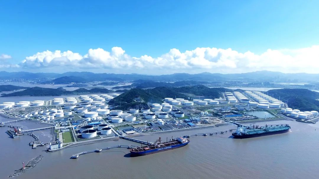 "码头船长"为大型油轮拧紧"安全阀"