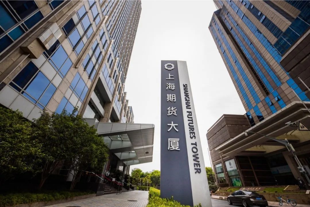 还有国际能源交易中心,上海国际黄金交易中心,上海保险交易所……目前