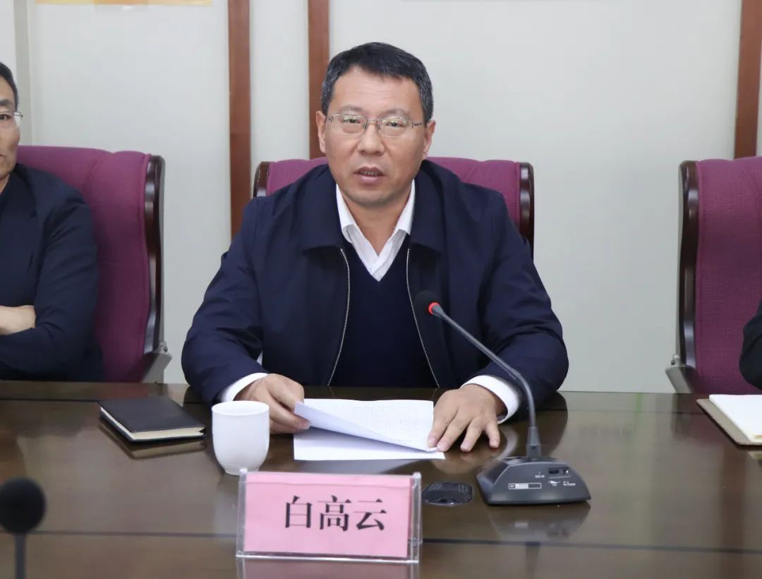 县委常委,统战部部长白高云代表县委统战部对利津法院关心支持统一战