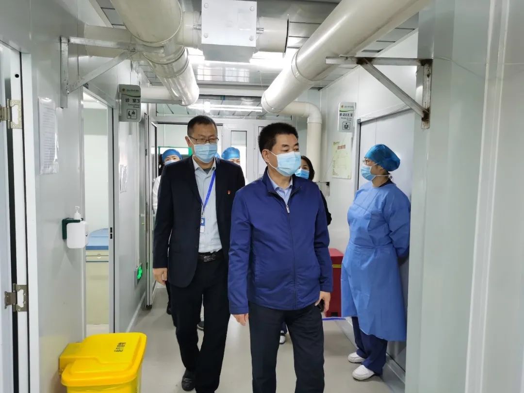 市委组织部常务副部长杨锡祥慰问青大附院一线医务工作者