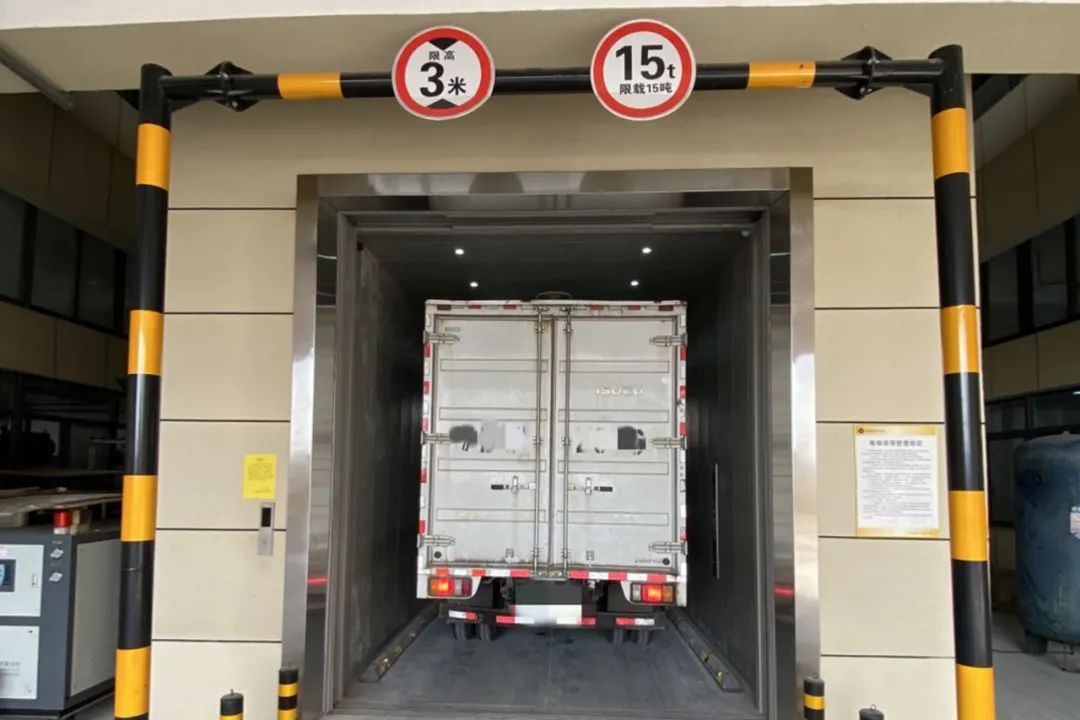 南浔这家小微企业园货车可坐电梯上楼