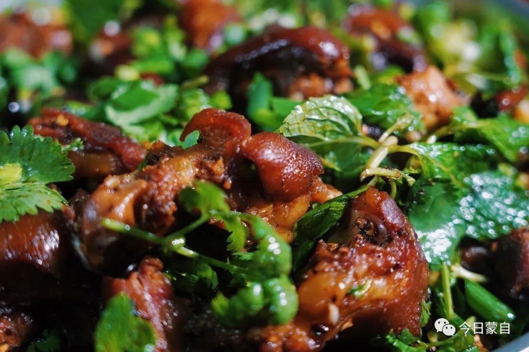 蒙自冬天的第一顿烧烤来这里,好吃到跳脚~_澎湃号·媒体_澎湃新闻-the