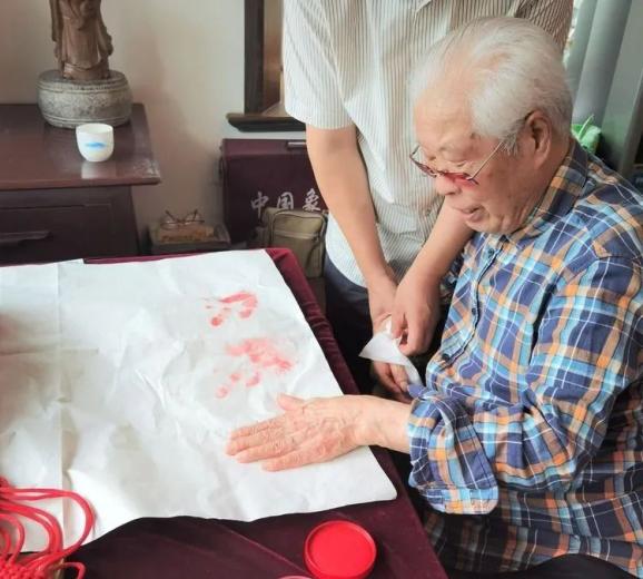 抗战老兵康明才铭记历史和平来之不易