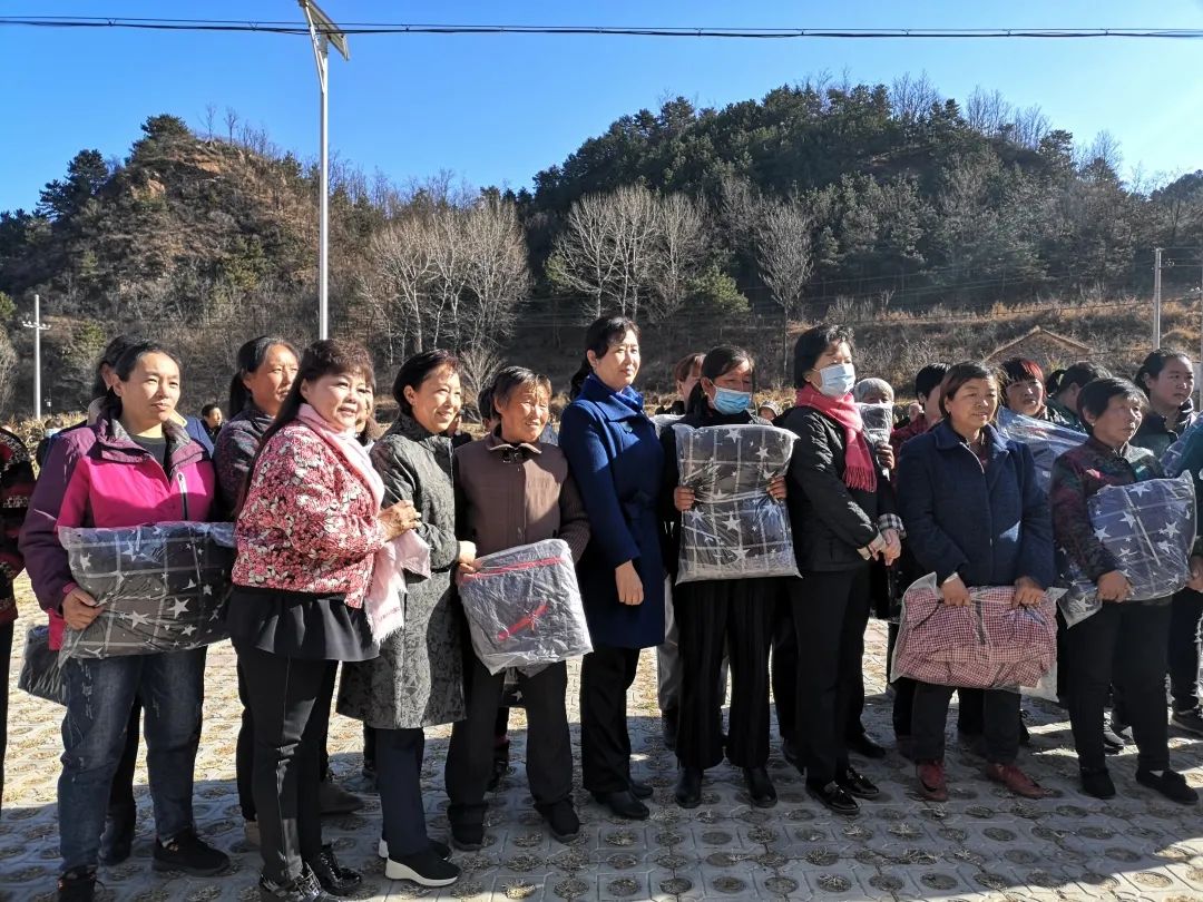 涞源走马驿女人图片