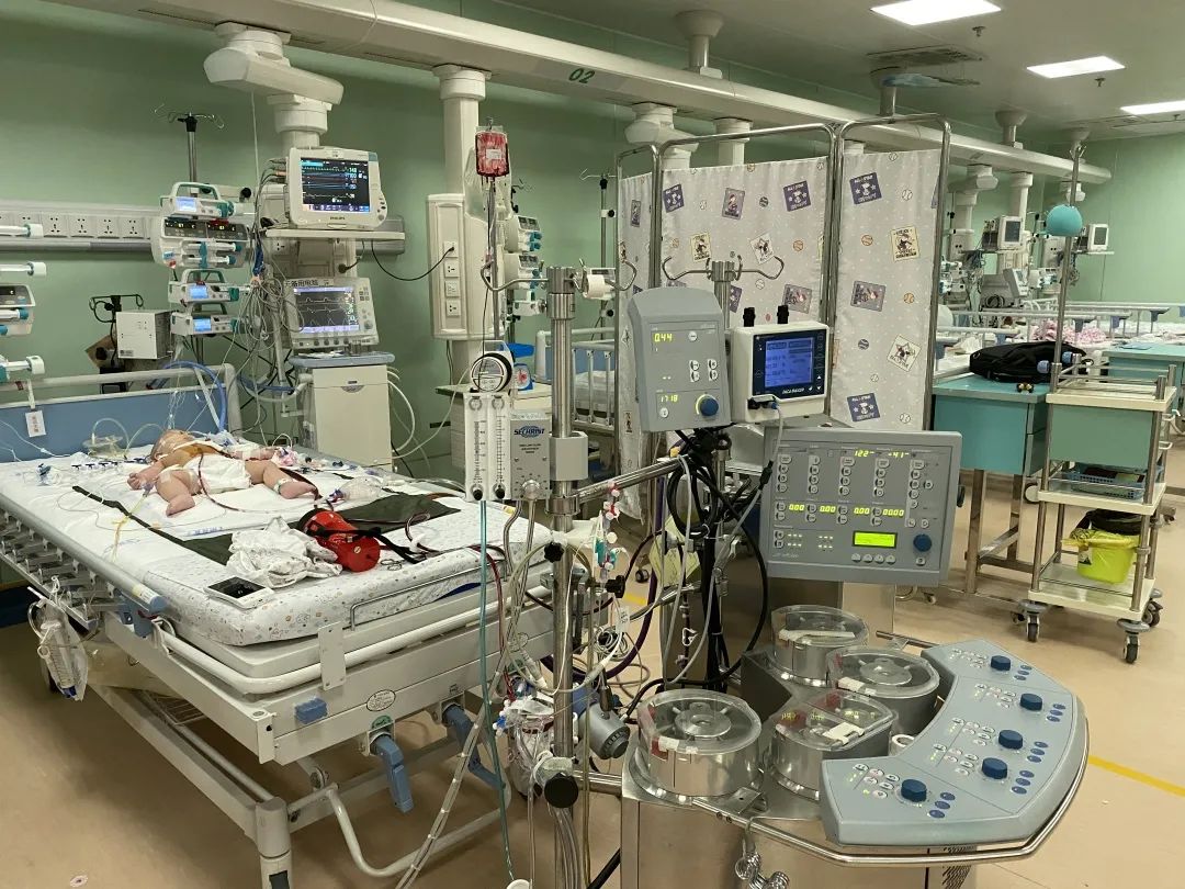妈妈终于敢看孩子笑了儿童医院心外ecmo联合腹膜透析救治复杂先心患儿