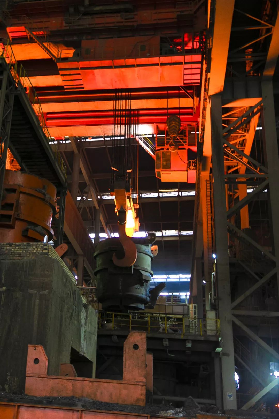 【致敬三八红旗手】新钢公司第二炼钢厂运行车间运行丙班:"空姐"人生