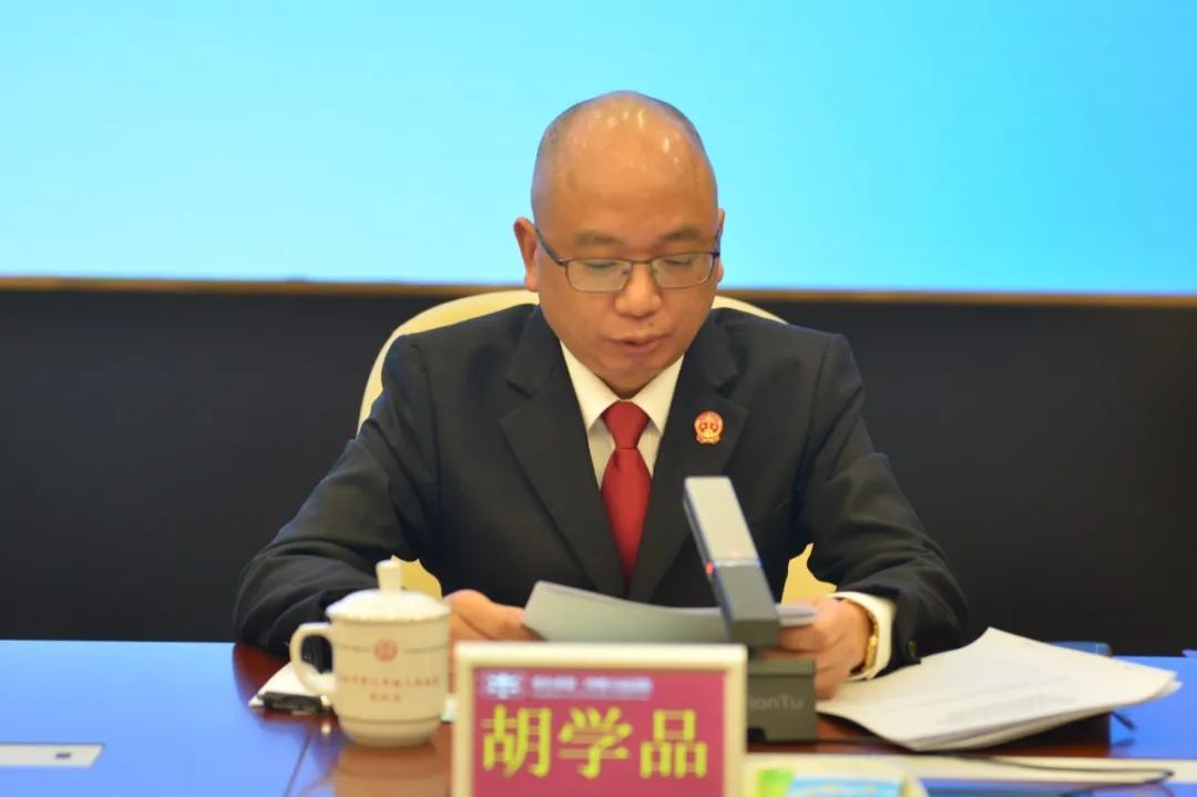 发布会上,重庆市三中法院党组成员,副院长蒙洪勇通报了该院优化法治化