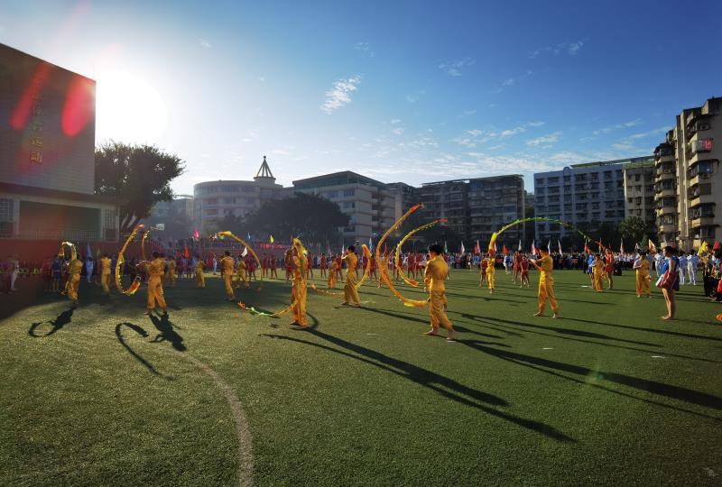 活动南华中学第十八届体育艺术科技节开幕