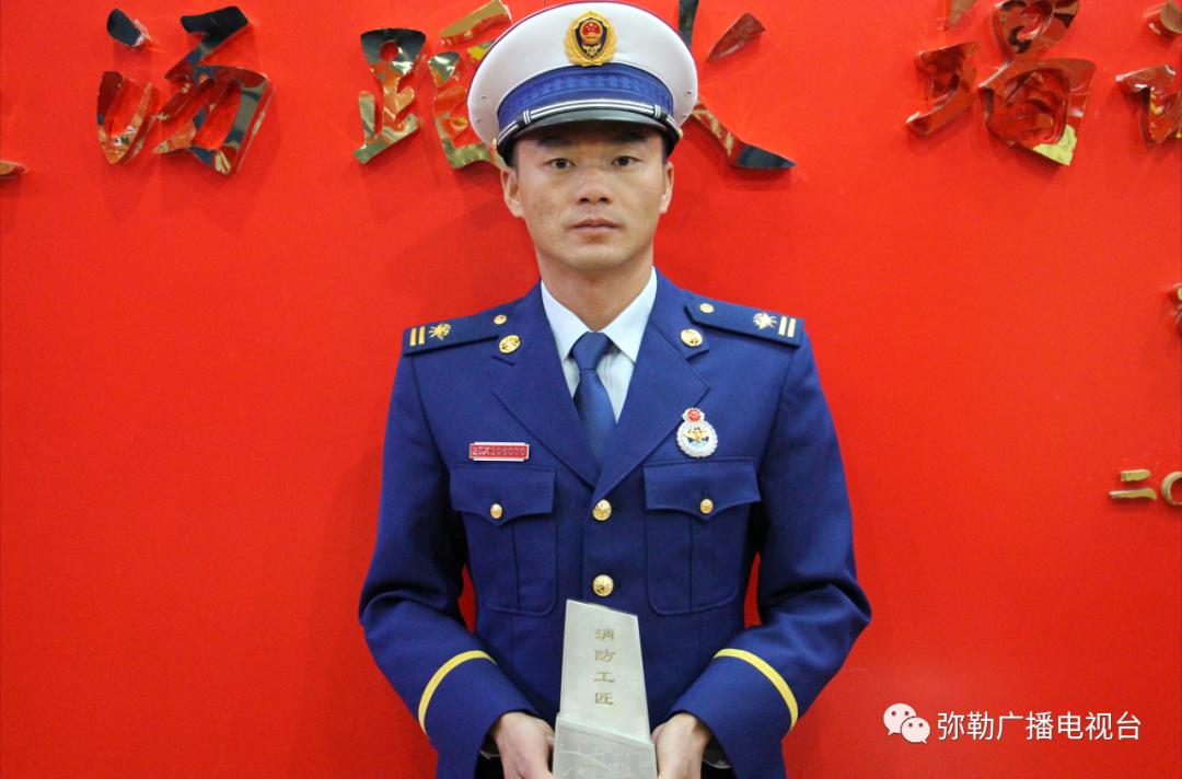 李云杰,2005年12月入伍,2009年06月入党,现任弥勒市中山路消防救援站