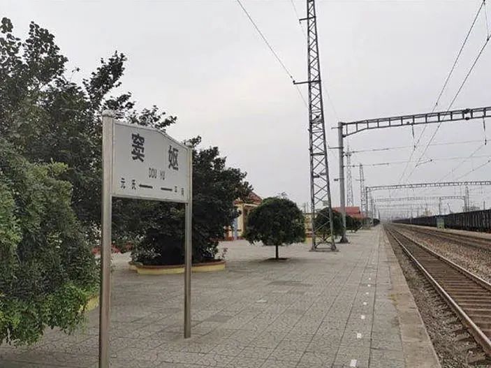 窦妪站是一座四等站位于河北省石家庄市栾城区窦妪镇虎什哈站点击下方