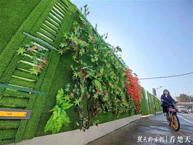 两湖隧道首开段基本完工生态围挡为东湖加分