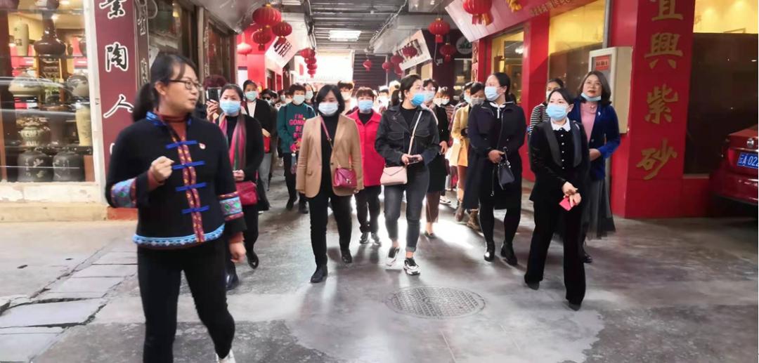 云南省“两新”组织妇联组织当真人培训班在昆明成功进行