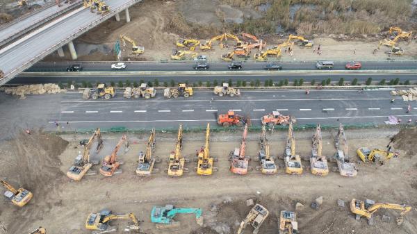 中国化学京沪高速改扩建项目顺利拆除楚州枢纽主线桥