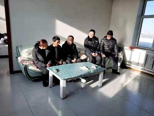 呼伦湖公安分局西岸联勤所开展扶贫济困献爱心走访慰问活动