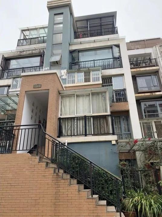 昆明市十二棵橡树庄园精装住房低价起拍!