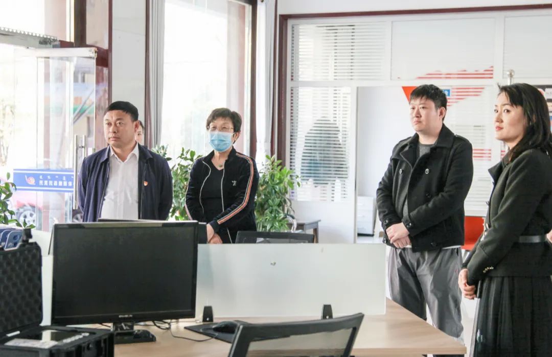 县委副书记代县长刘继英调研县融媒体中心