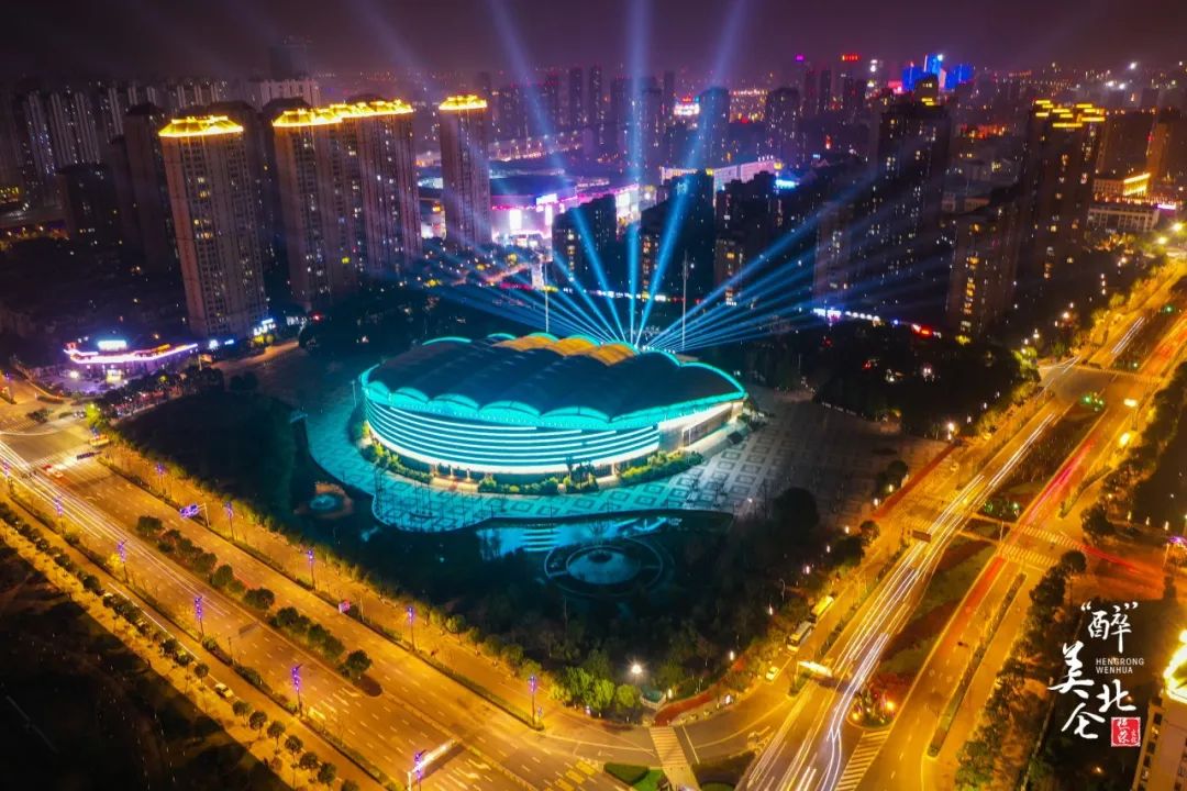 如今,北仑充分发挥各类体育产业资源,逐步形成以体艺中心,宁波国际