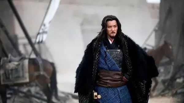 项羽命人做了个高高的台子,将刘邦的老爹刘太公绑在上面,并威胁刘邦道