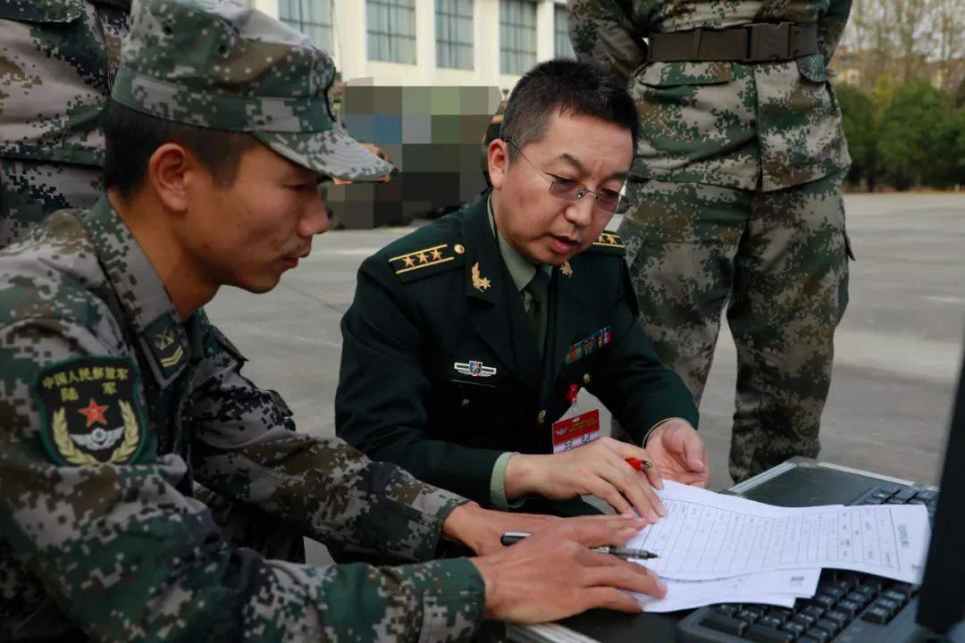 東部戰區陸軍組織高級士官選晉考核