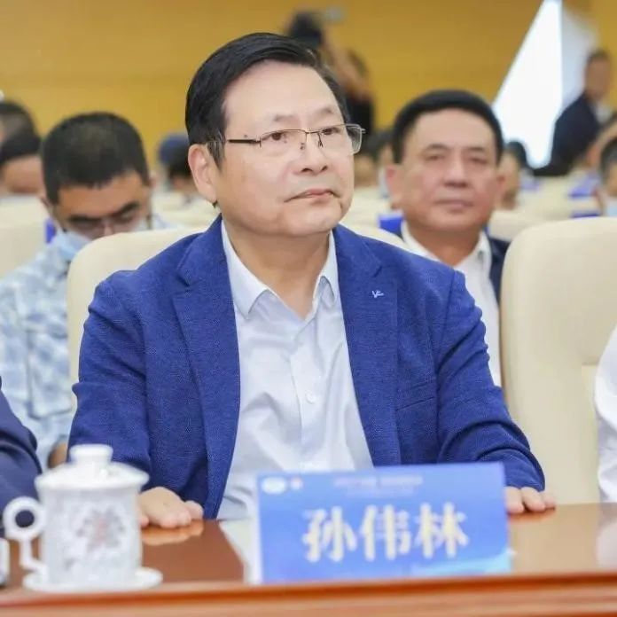 (中国社会组织促进会会长,民政部社会组织管理局原局长孙伟林)