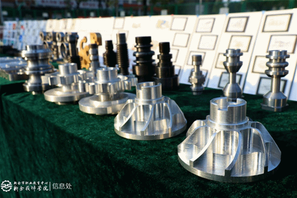 共有数控车工,数控铣工,工艺美术,学前教育等专业近150件优秀作品