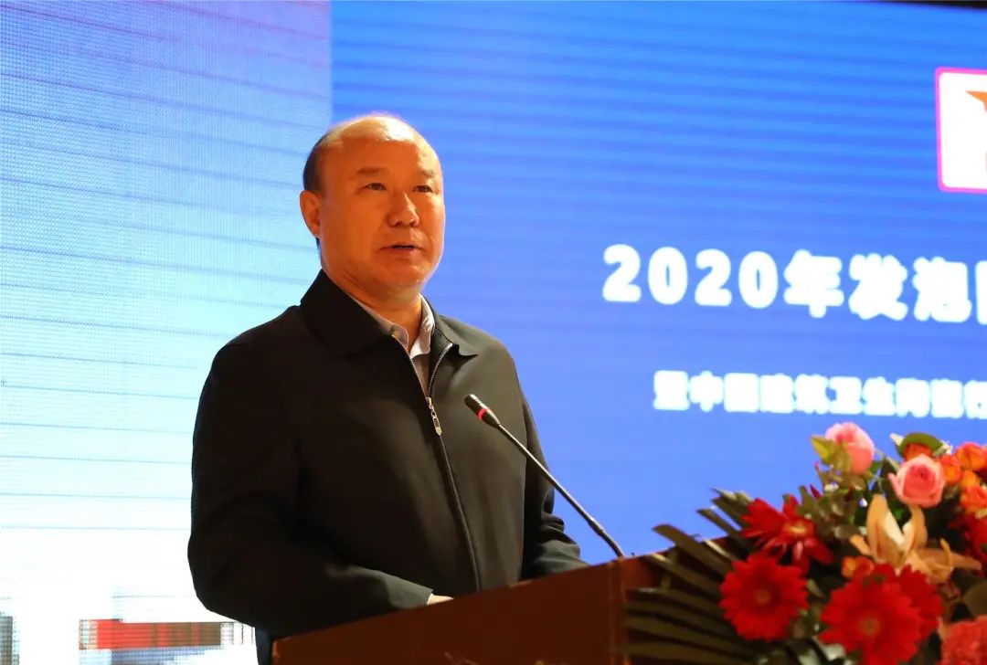 斯琴毕力格,缪斌及内蒙古建能兴辉陶瓷有限公司总经理杨世荣分别在