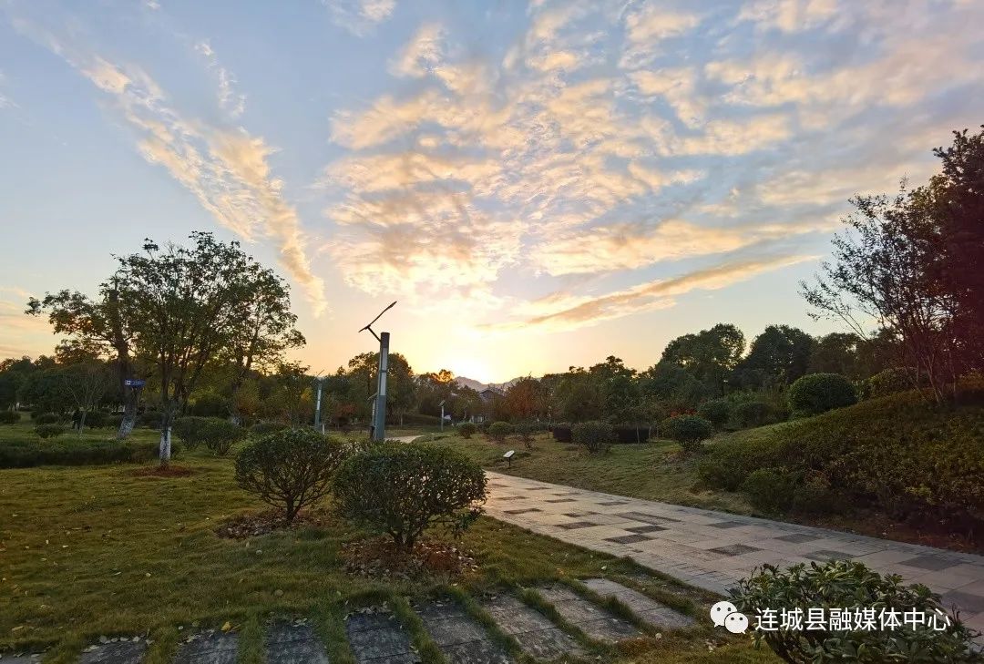 城市的基础设施中彰显▲连城县新时代文明实践中心▲改造升级后的公交