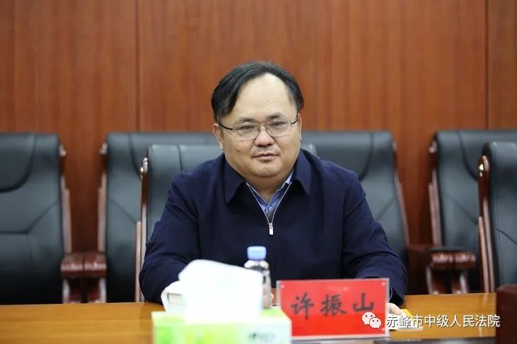 市委副书记政法委书记许振山到赤峰中院调研