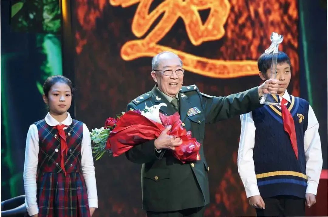 讲述吴孟超的故事之①:一张对比照见证他的初心和使命