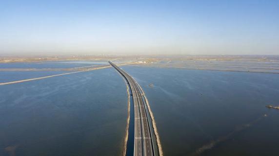 衔接鲁冀高速公路网秦滨高速山东埕口至沾化段通车