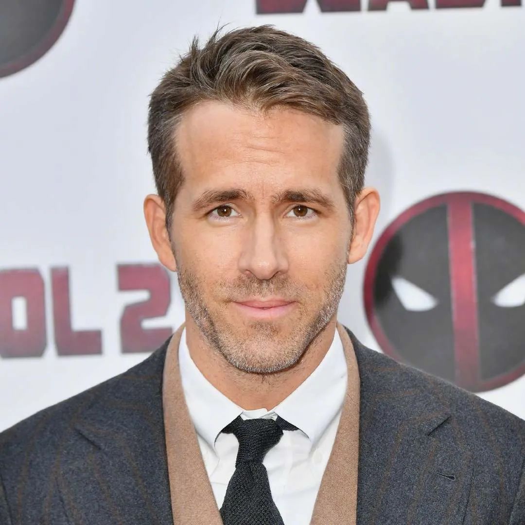 讲述了一个男人(雷诺兹 饰)穿越到过去,让13岁的自己去面对他已故的