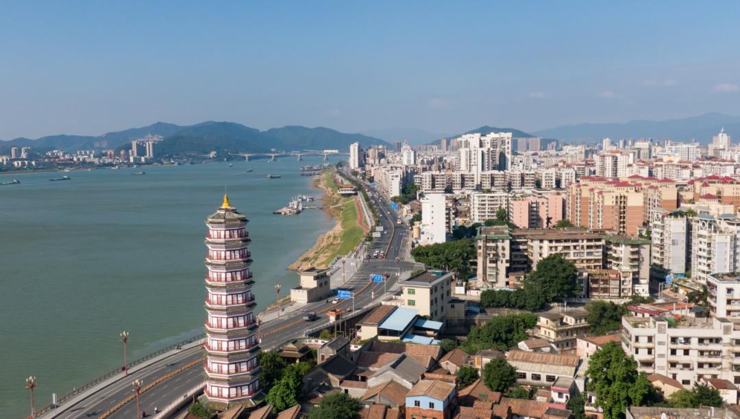 一江清水映蓝天这样的西江怎能让人不爱